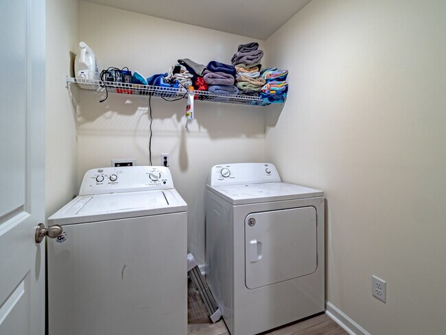 Building Photo - "Spacious Elegance Awaits: 4-Bedroom Haven with Granite Touches in Sumter"