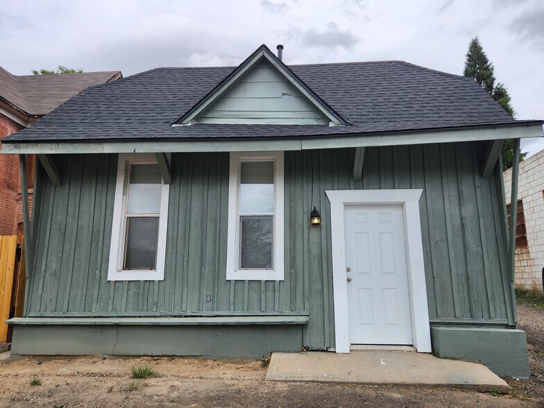 Building Photo - 721 E 8th St