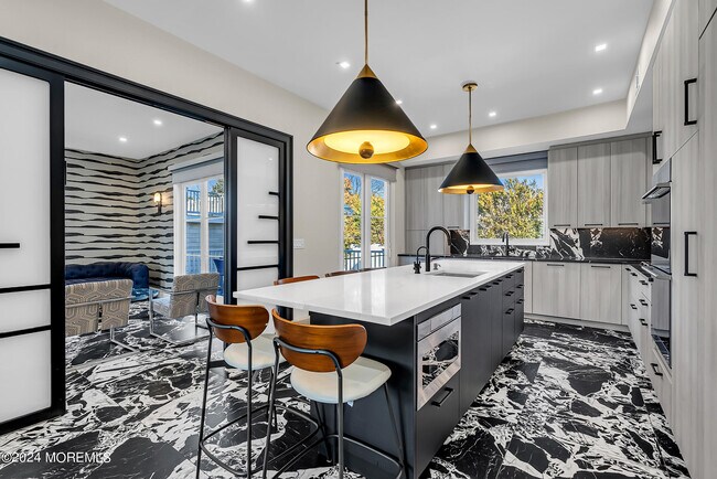 Building Photo - 215 Hollywood Ave