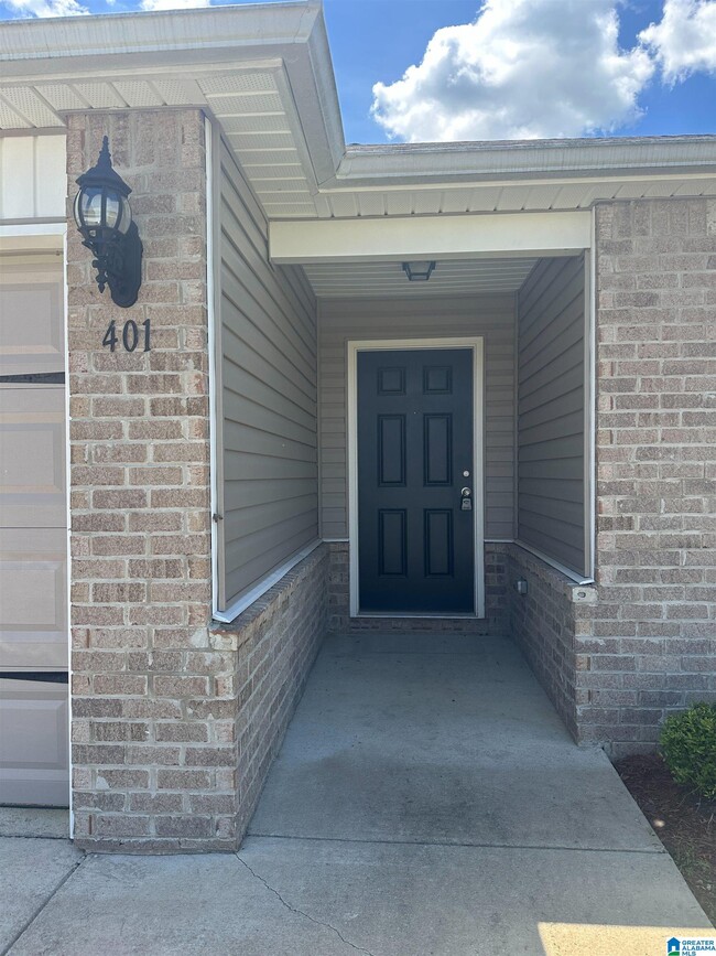 Building Photo - 401 Woodland Trl