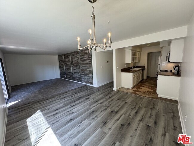 Building Photo - 6700 Hillpark Dr
