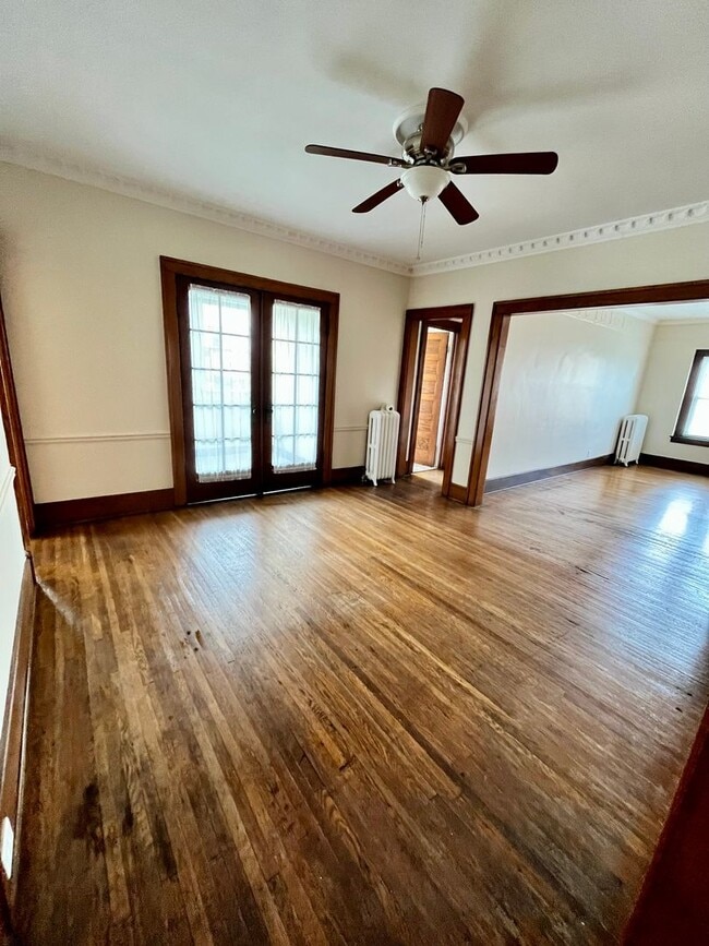 Building Photo - 1451 Hertel Ave