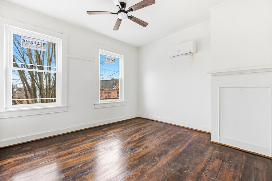 Building Photo - 3110 Main St