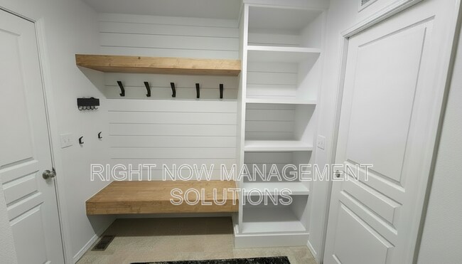 Building Photo - 25 S Shumway Ave