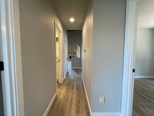 Building Photo - 27 Acres of Private Valley Remodeled Home In Damascus 3Bd/3Ba with Basement!!! Beautiful Deck wit...