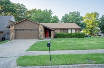 Building Photo - Great Location 3 Bed 2 Bath Home For Rent