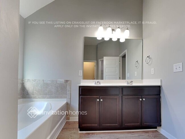 Building Photo - 2629 Cornwall Dr