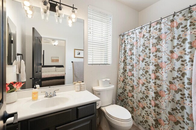 Building Photo - 5404 E Lonesome Trail