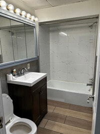 Building Photo - 719 Mercer Ave