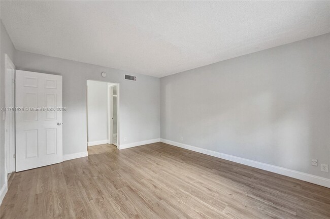 Building Photo - 3158 Coral Springs Dr