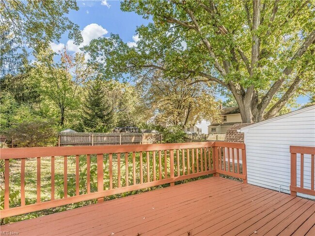 Building Photo - 1023 Sackett Ave