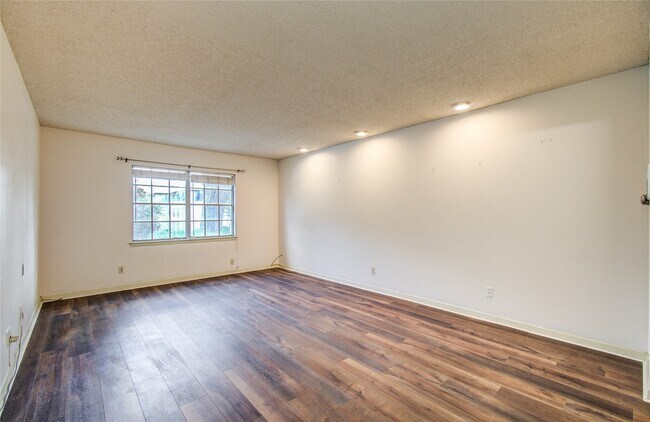 Building Photo - 2700 Bellefontaine St