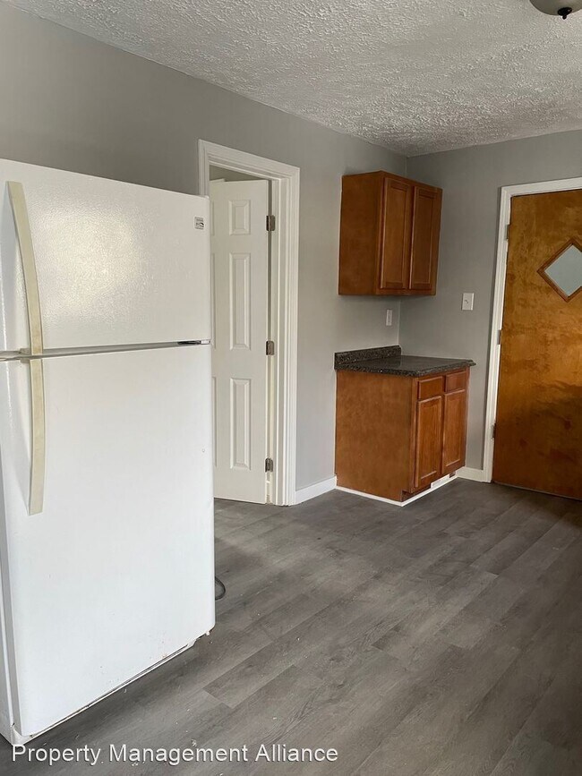 Building Photo - 3 br, 1 bath House - 303 Melrose Drive