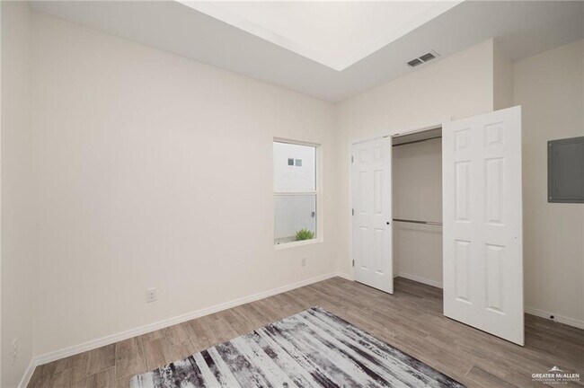 Building Photo - 1605 Karen Dr