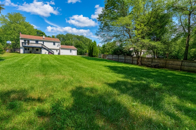 Building Photo - Stunning Renovated 4-Bedroom Home with Gor...