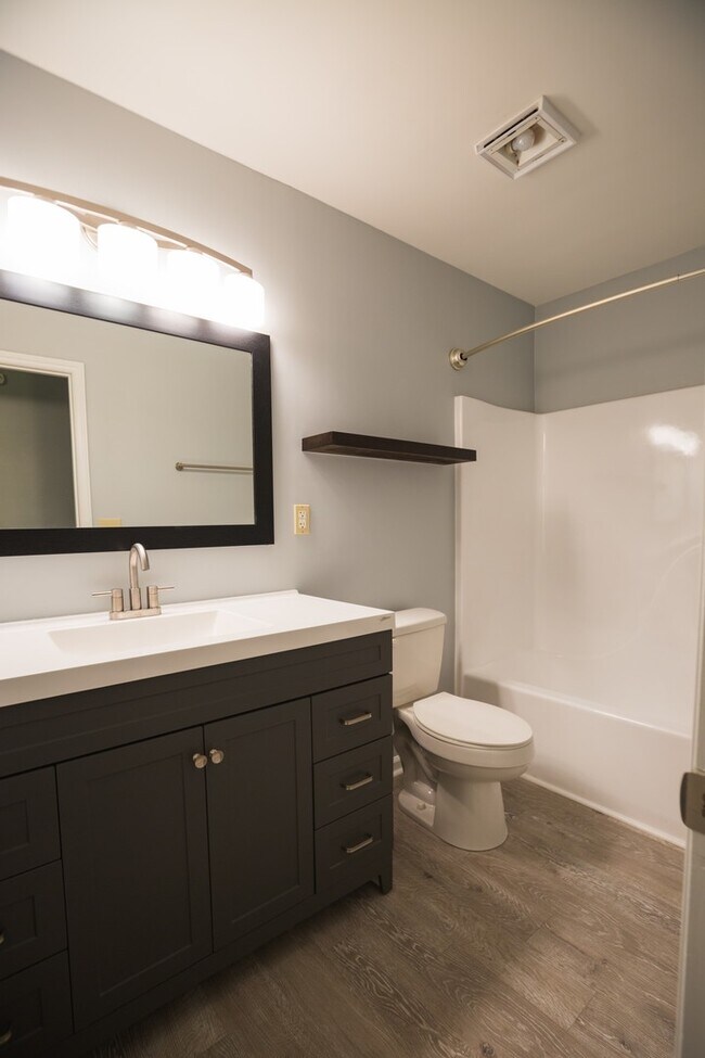 Building Photo - Available Early July! Renovated 3 bedroom ...