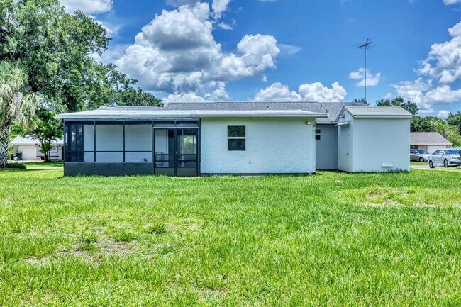 Building Photo - 5439 Kenwood Dr