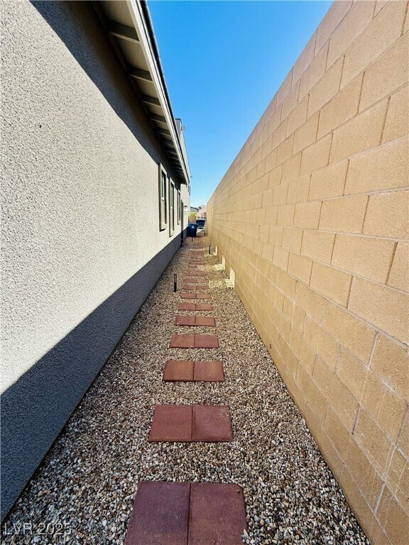 Building Photo - 981 Woodburn Ln