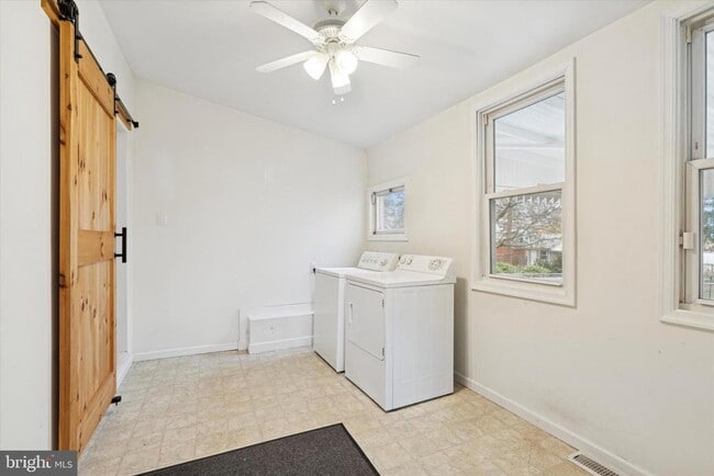 Building Photo - 429 Church St