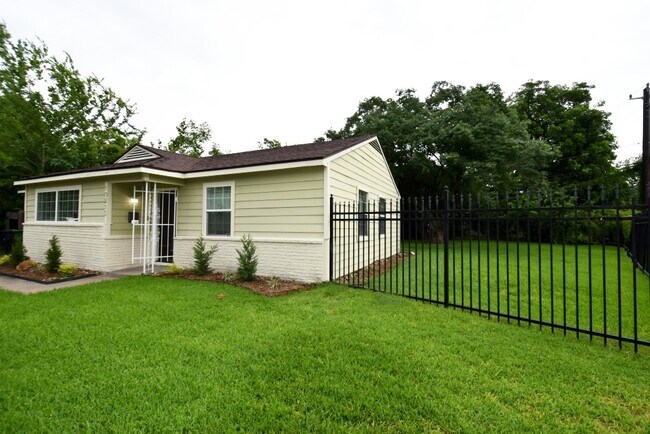 Building Photo - 10213 Fairland Dr