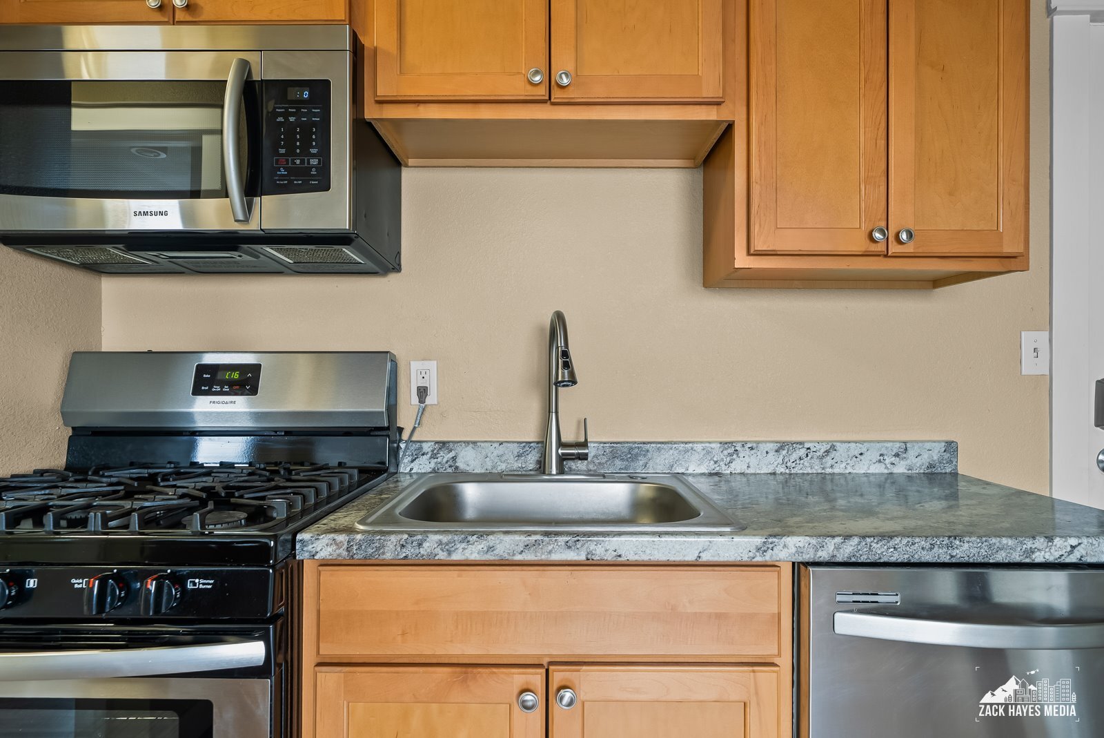 Building Photo - 618 Gambell St