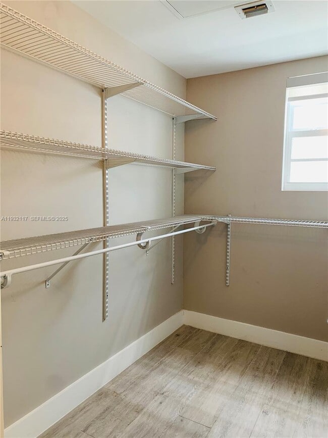 Building Photo - 1100 10th St