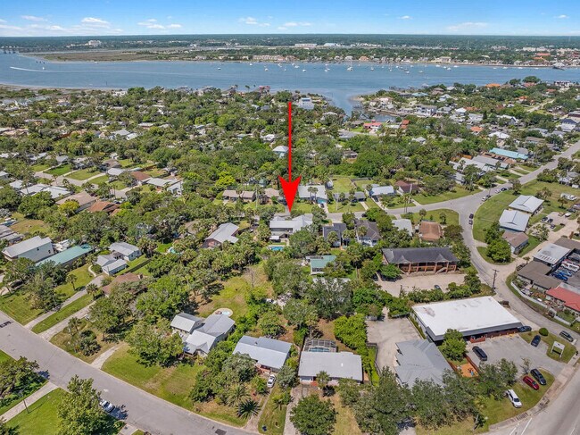 Building Photo - 430 Arricola Ave