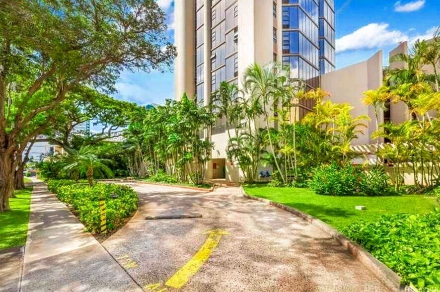 Building Photo - 930 Kaheka St