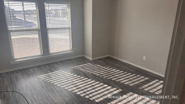 Building Photo - 2142 N Texas Ave