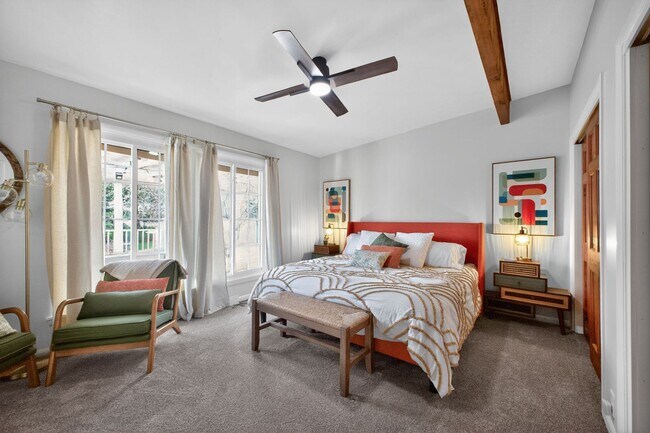 Building Photo - 5BR Retreat w/ Private Indoor Pool In Greensburg