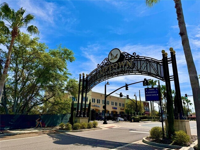 Building Photo - 120 BLUE POINT Way