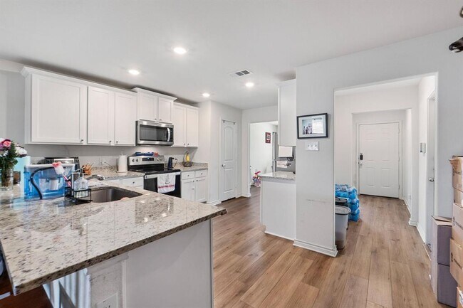 Building Photo - 113 Stratton Ln