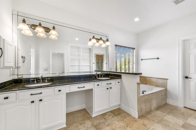 Building Photo - 1529 Rosewood St