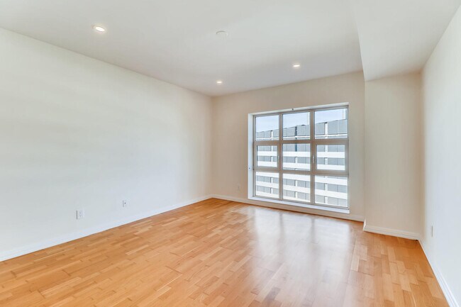 Building Photo - 250 President St