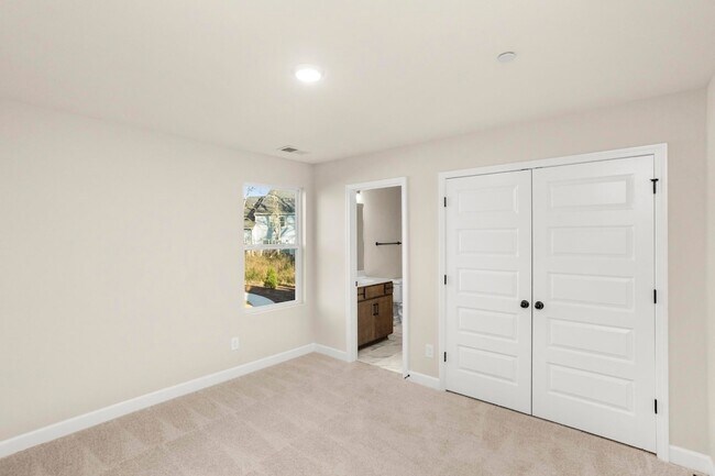 Building Photo - 521 Tappan Private Ln