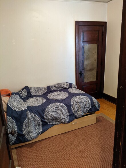 Building Photo - 2959 N Frederick Ave