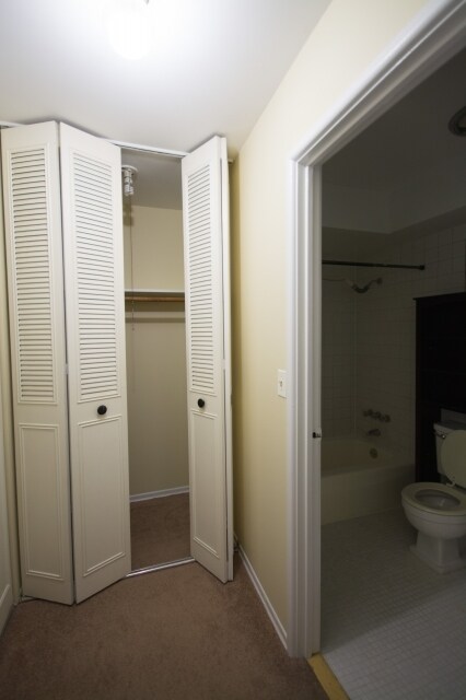 Building Photo - 515 W Wrightwood Ave