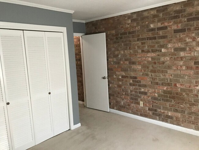 Building Photo - 212 Bell Downs Dr