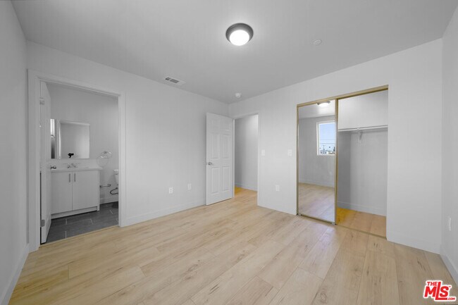 Building Photo - 236 W 84th Pl