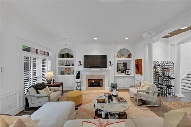 Building Photo - 4222 Rickenbacker Dr NE