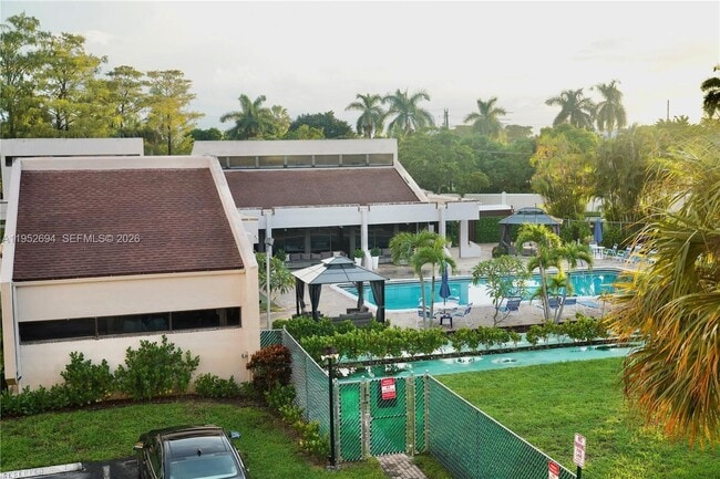 Building Photo - 2541 Aragon Blvd