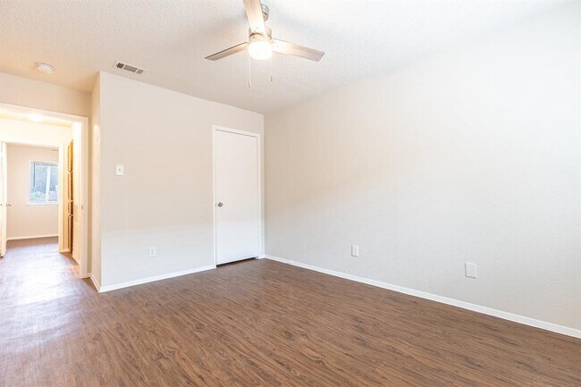 Building Photo - 323 W William Cannon Dr