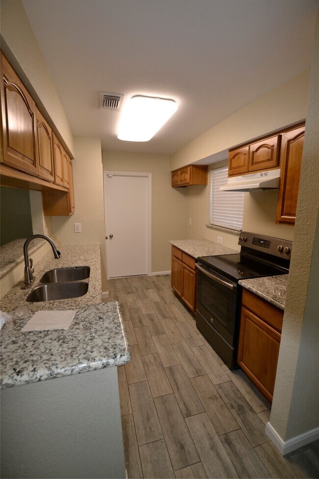 Building Photo - 18507 Wood Glen Ln