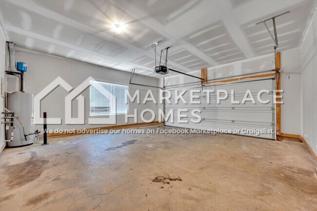 Building Photo - 1027 Park View Dr
