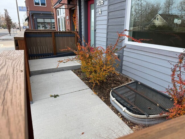 Building Photo - Fresh-Modern-Convenient 2/3/2 Twnhome