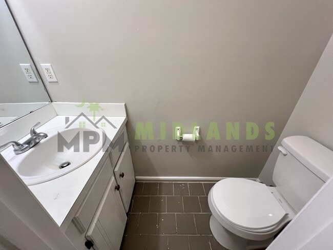 Building Photo - 204 S Cromwell St