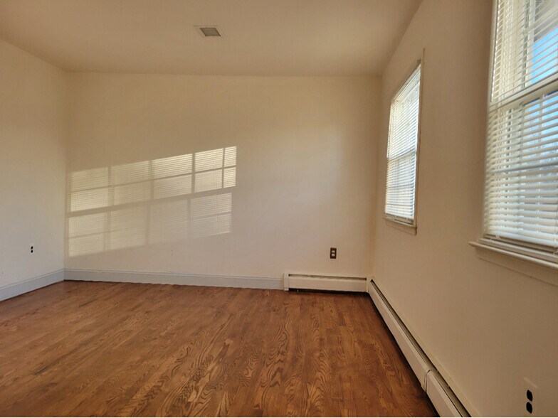 Building Photo - 15012 Cordell Ave