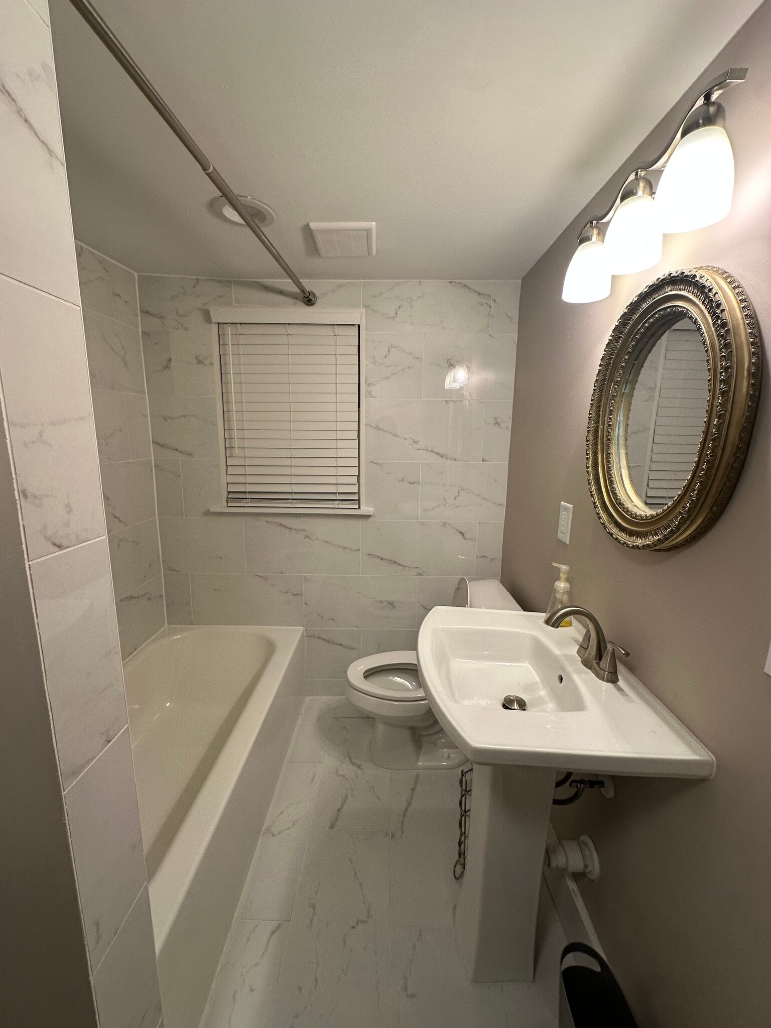 Full bath - 464 Holly St NW