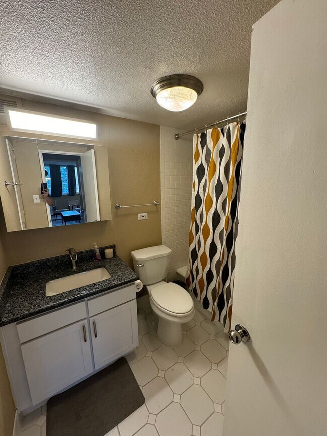 Building Photo - Furnished 1 bedroom 1 bathroom apartment