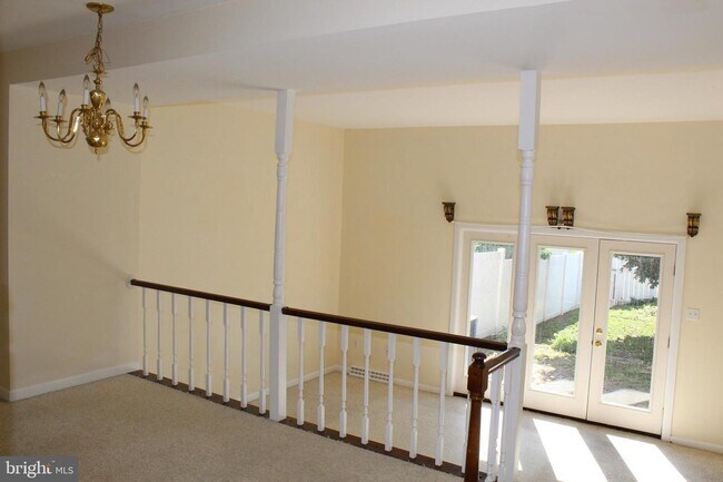 Building Photo - 18 Meadow Dr